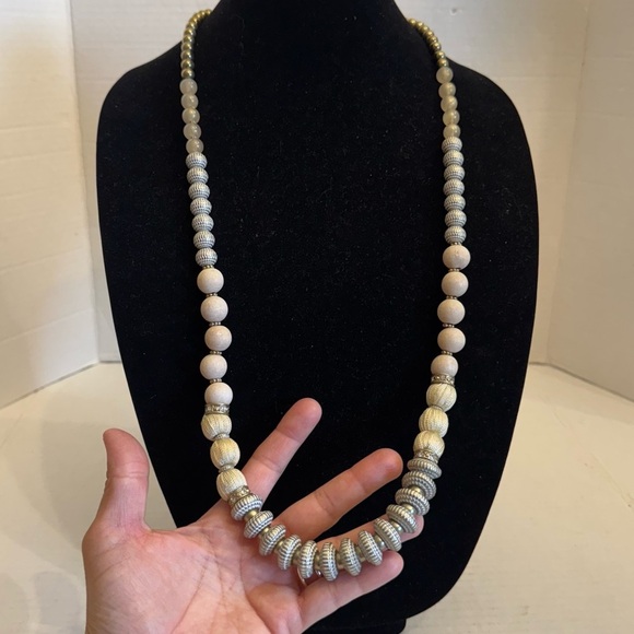 Chico's Graduated Beaded Necklace Multi Style Beads Metal Wood String Rhinestone - Picture 5 of 16